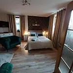 V Soukromi Na Sadove 906 - منزل للإقامة